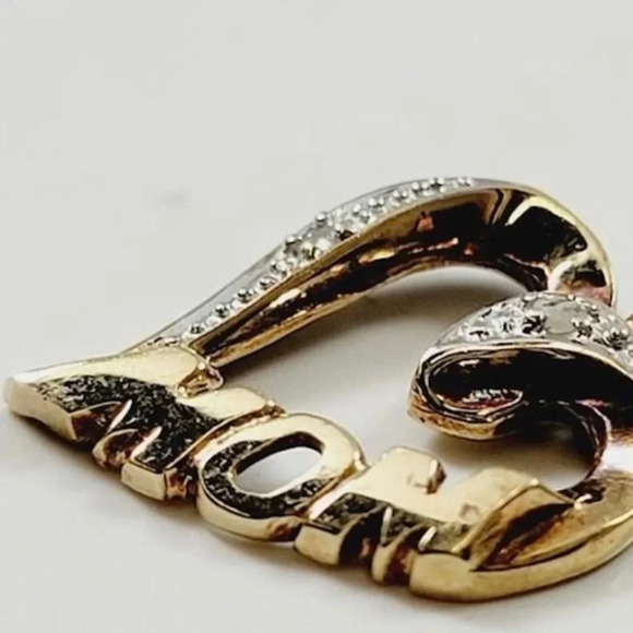 10K Solid Yellow Gold & Diamond “MOM” Heart Pendant Necklace - Picture 4 of 8